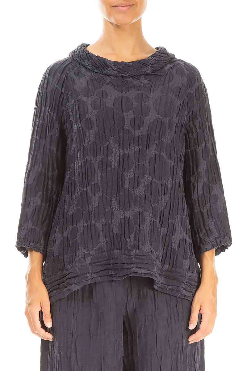 Chemisier en soie et lin bleu ardoise à manches courtes et à motifs circulaires, manches courtes