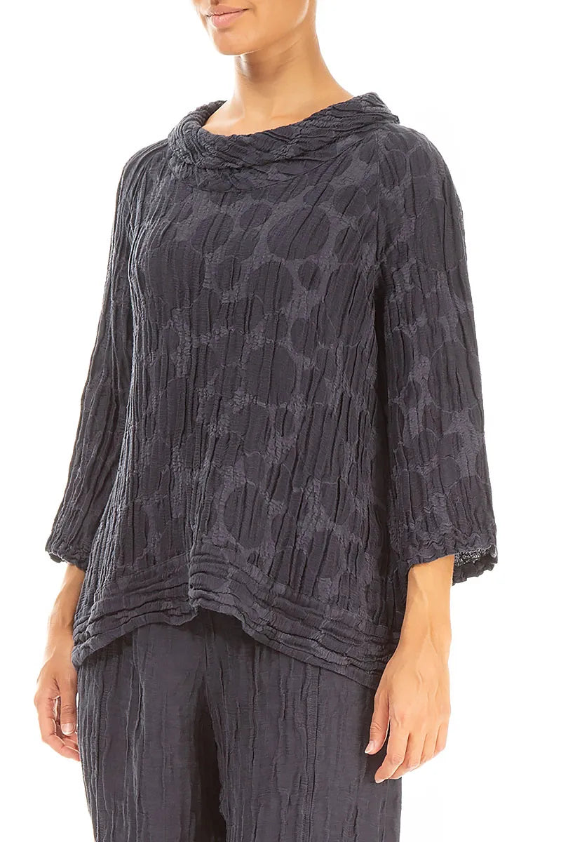 Chemisier en soie et lin bleu ardoise à manches courtes et à motifs circulaires, manches courtes