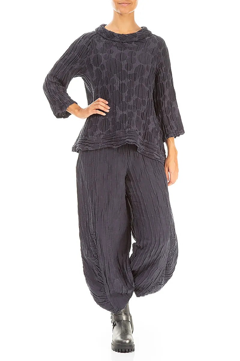 Chemisier en soie et lin bleu ardoise à manches courtes et à motifs circulaires, manches courtes