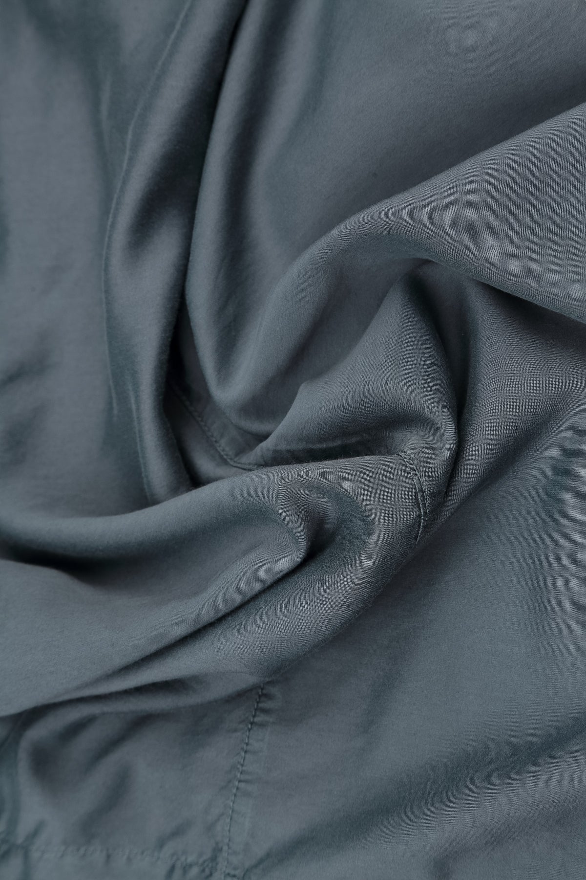 Pantalon en Soie et Coton Gris ardoise incurvé