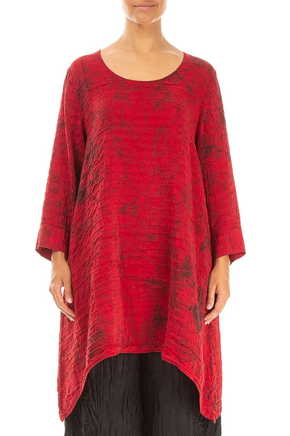 Tunique en soie froissée à bords tombants, motif marbre rouge cerise