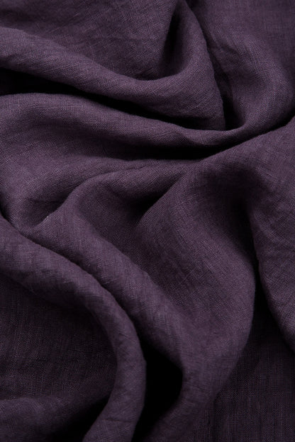 Ausgestelltes Leinenhemd aus Amethyst