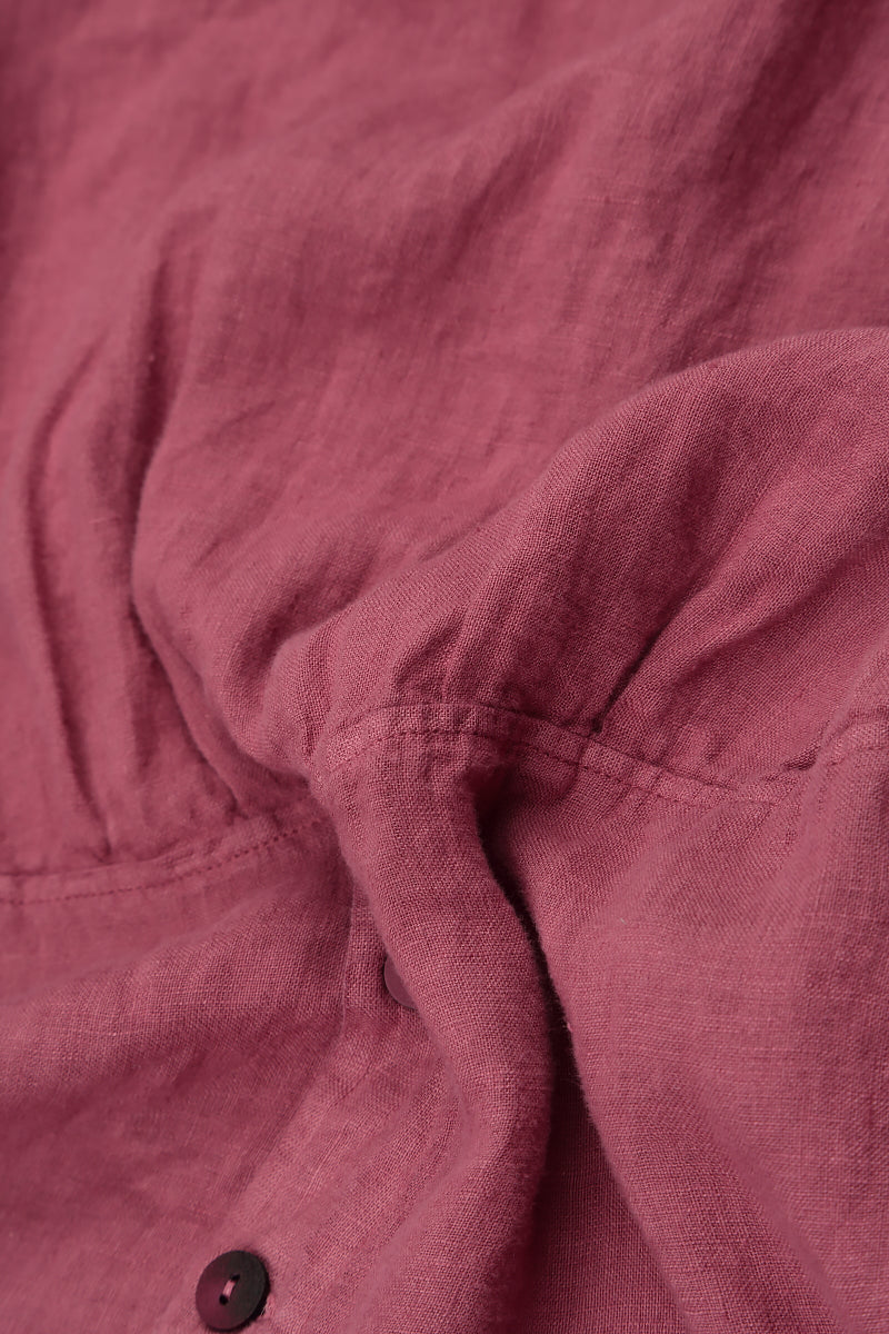 Ausgestellte antikrote Leinenbluse