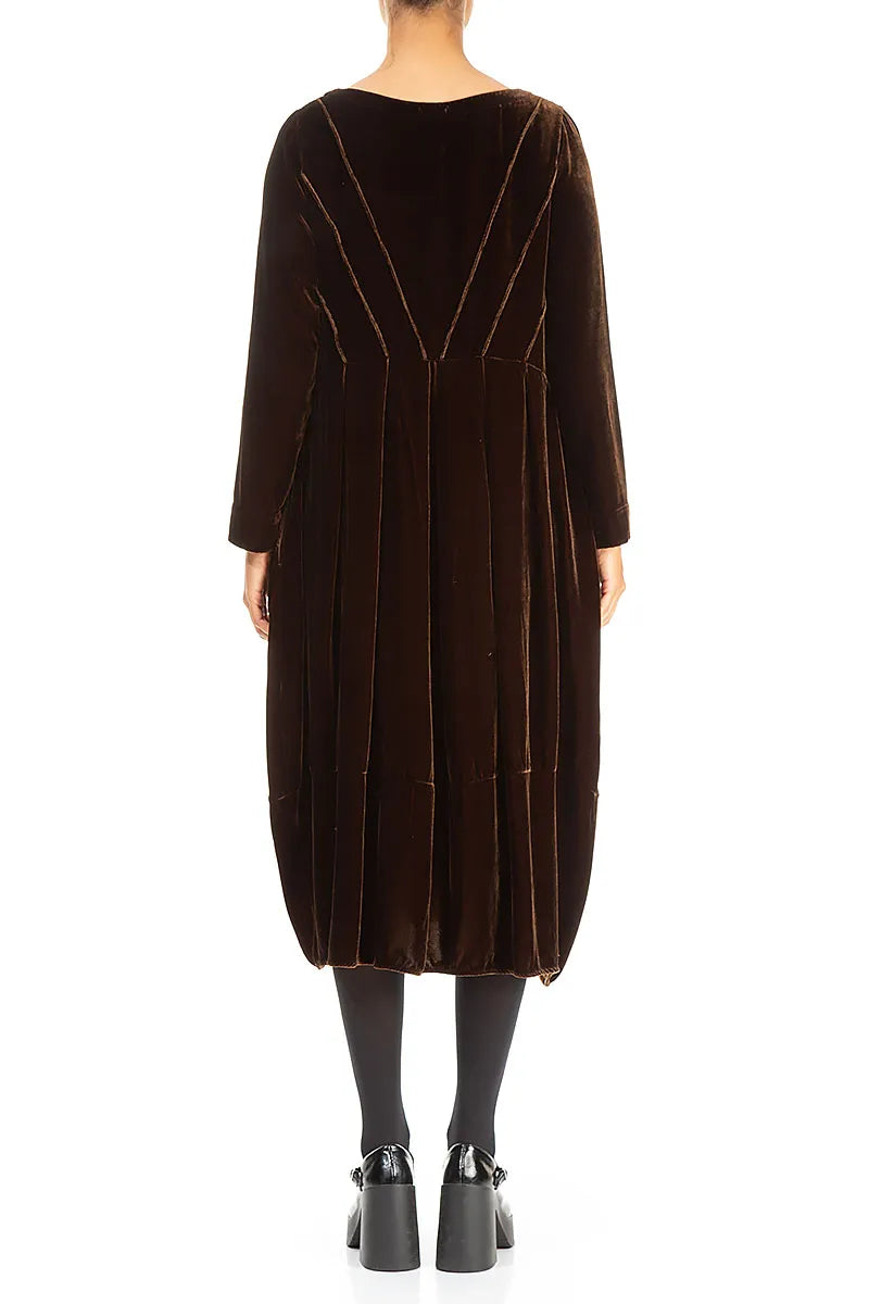 Robe en velours de soie cuivré vieilli à dos évasé