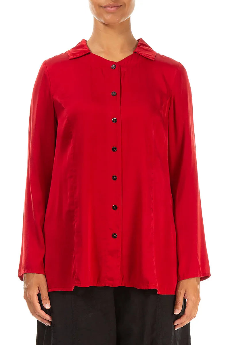 Chemise en soie rouge cerise à dos évasé