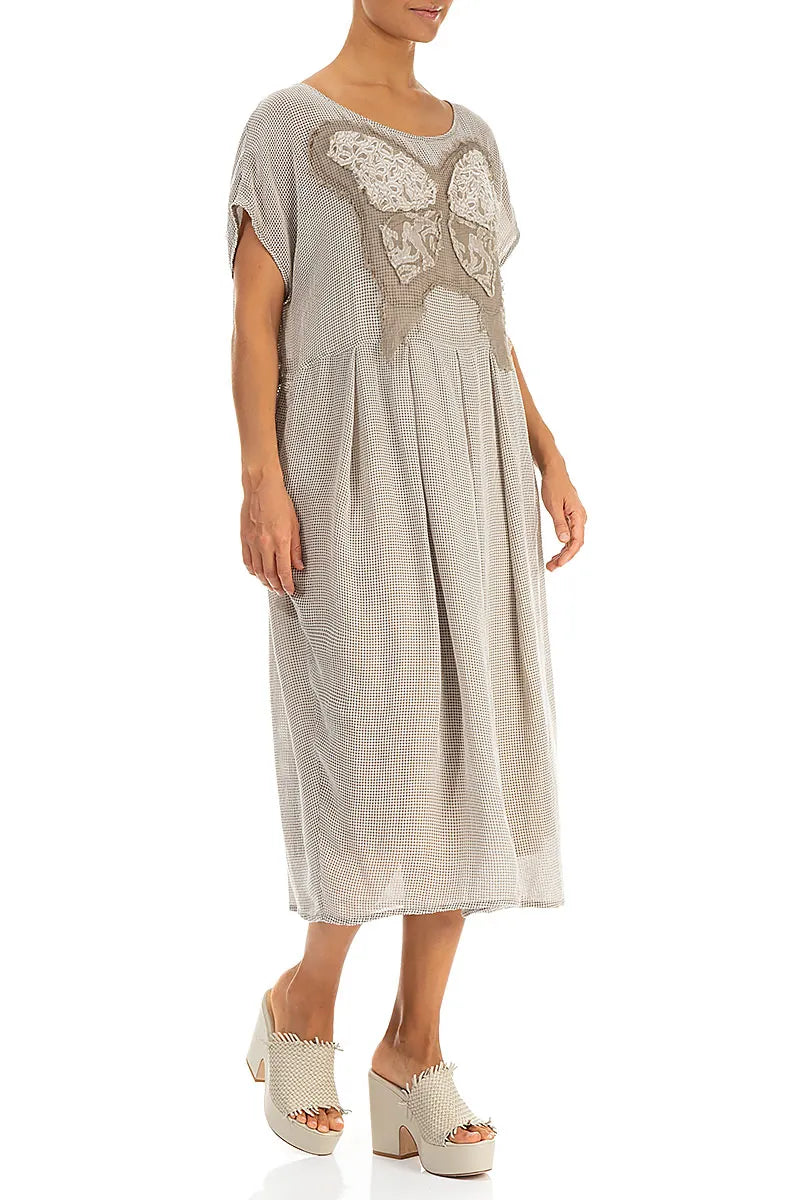 Robe évasée papillon beige en maille de soie