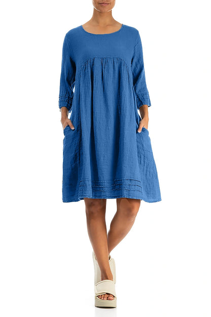 Ausgestelltes kobaltblaues Crêpe-Leinenkleid