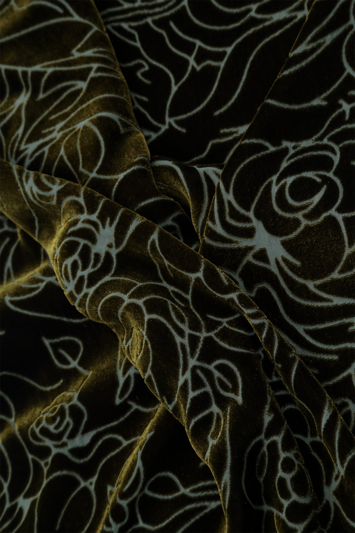 Robe évasée en velours de soie Roses Forest Mist à motif évasé