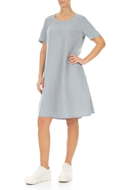 Ausgestelltes Midikleid aus silbergrauem Leinen