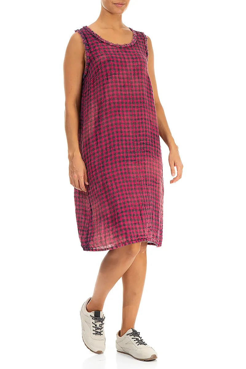 Robe en lin à carreaux aquarelle magenta sans manches à encolure effilochée
