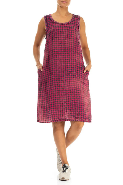 Robe en lin à carreaux aquarelle magenta sans manches à encolure effilochée