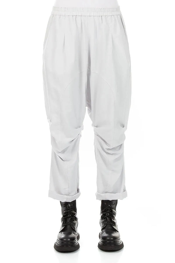 Pantalon en Soie et Coton Gris perle froncé aux genoux