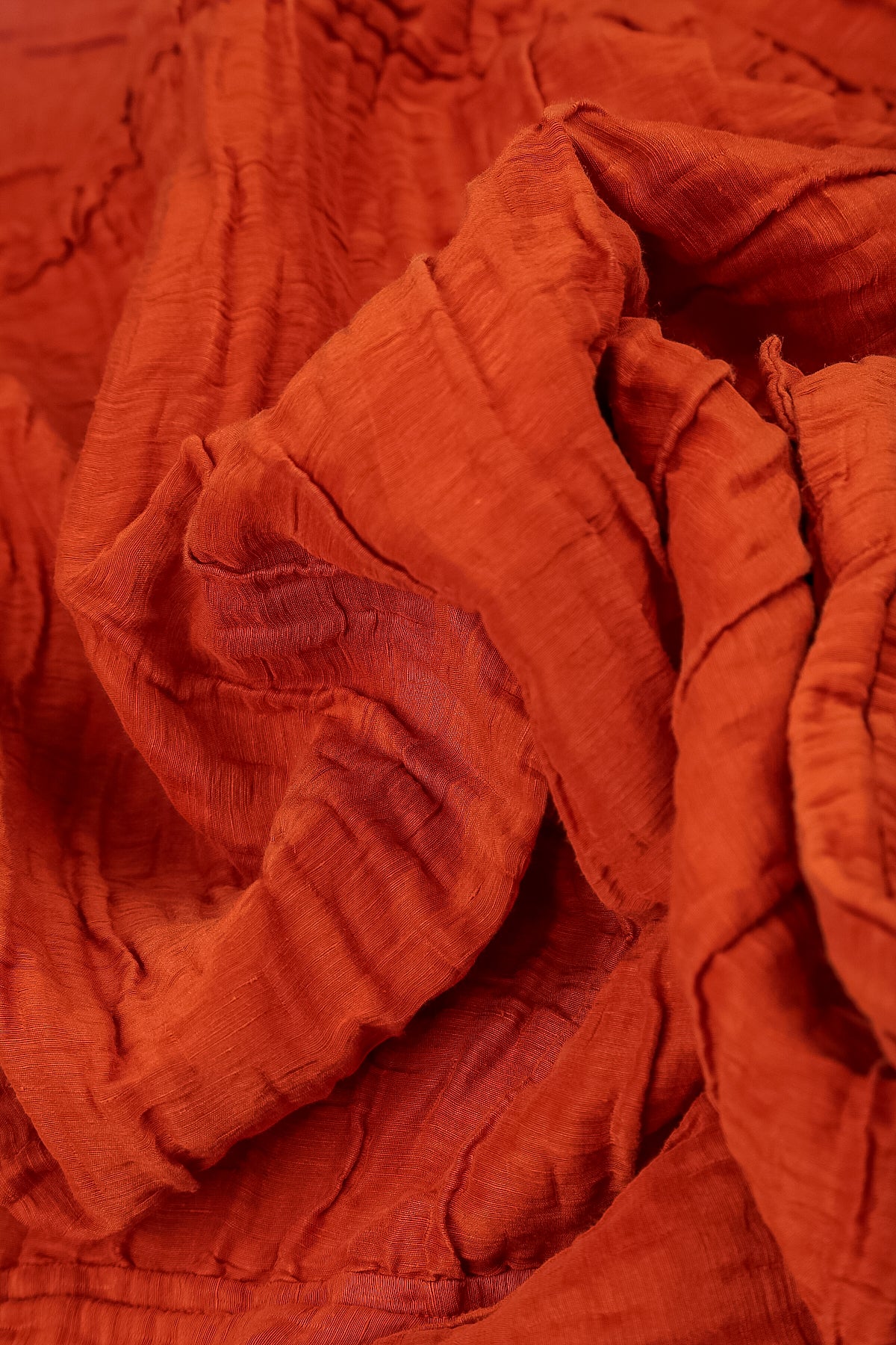 Geraffte Seiten Geknitterte Flammenorangefarbene Seidenjacke