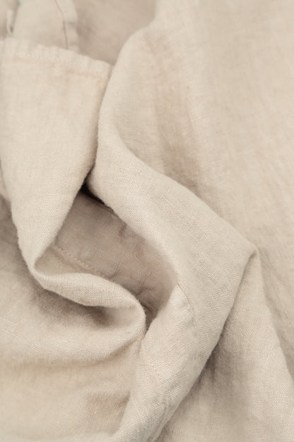 Legere beige Leinen-Shorts mit seitlichem Schlitz
