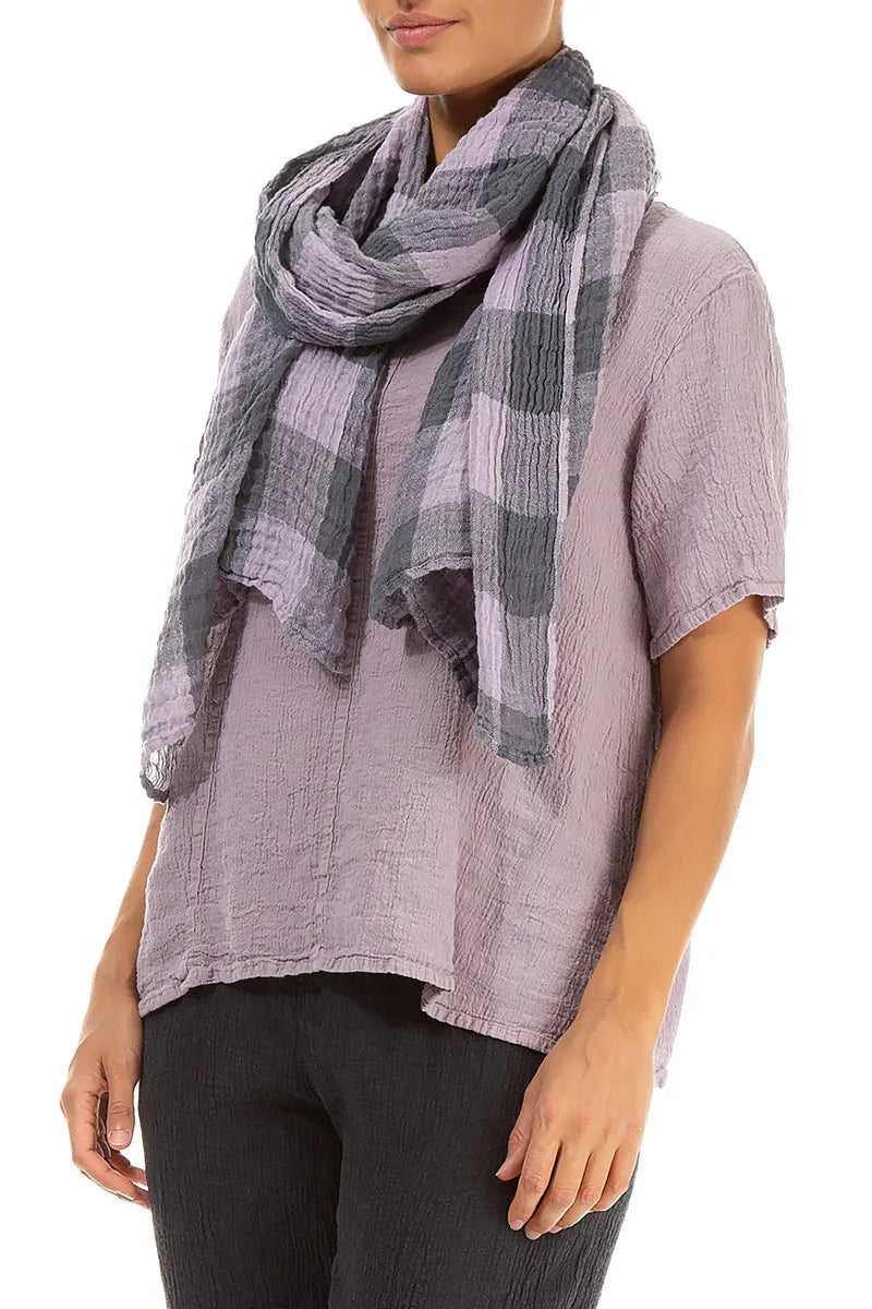 Écharpe en gaze de lin lilas à grands carreaux