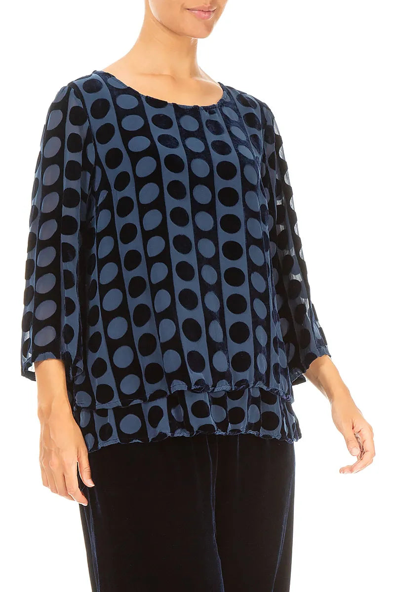 Bluse aus königsblauem Seidensamt mit mehrlagigem Devoré-Muster und Blasenmuster