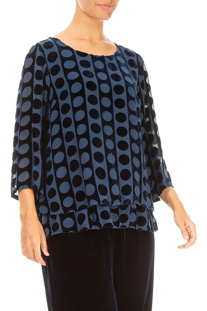 Bluse aus königsblauem Seidensamt mit mehrlagigem Devoré-Muster und Blasenmuster