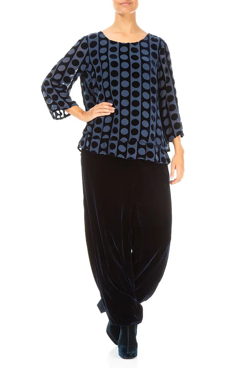 Bluse aus königsblauem Seidensamt mit mehrlagigem Devoré-Muster und Blasenmuster