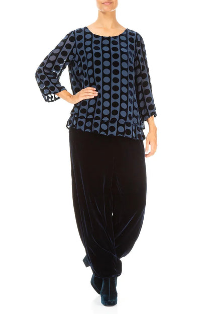 Bluse aus königsblauem Seidensamt mit mehrlagigem Devoré-Muster und Blasenmuster