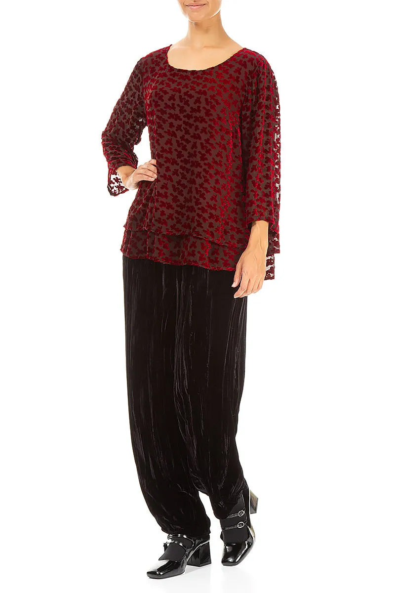 Chemisier en velours de soie rouge cerise à pétales dévorés superposés