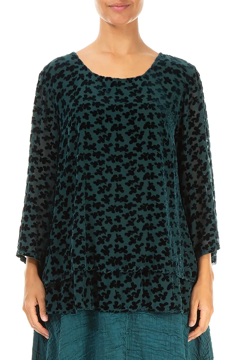 Bluse aus mehrlagigem Devoré-Seidensamt mit Pfauenmotiven