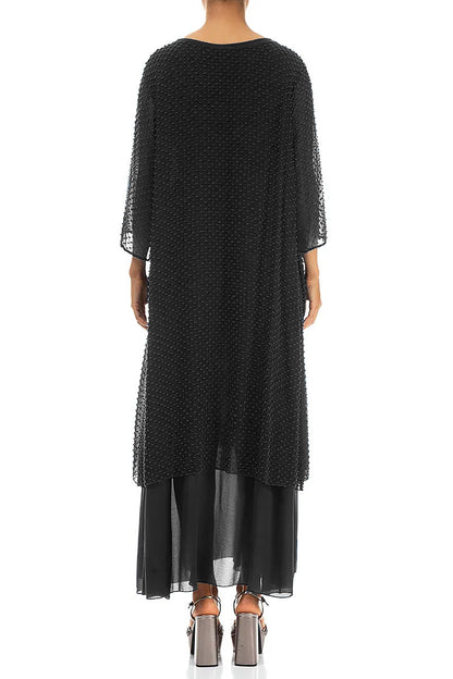Mehrlagiges schwarzes gepunktetes Seidenkleid