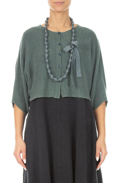 Lange, feine Perlenkette aus salbeifarbener Seide