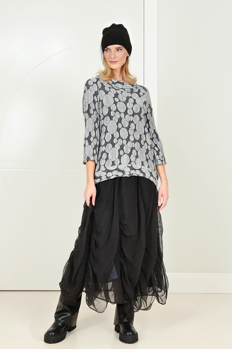 Kurzärmelige Bluse aus silbernem Seidenleinen mit Kreismuster