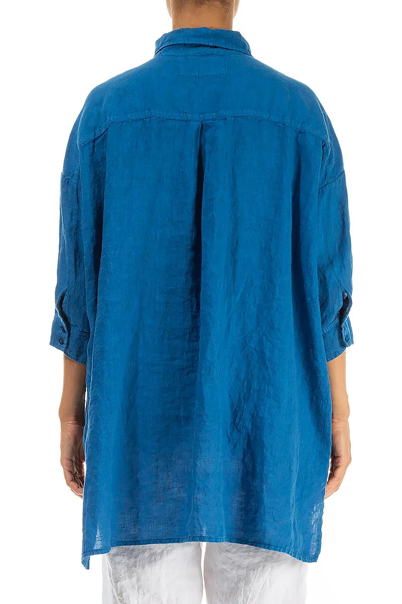 Chemise en lin bleu cobalt plus longue dans le dos