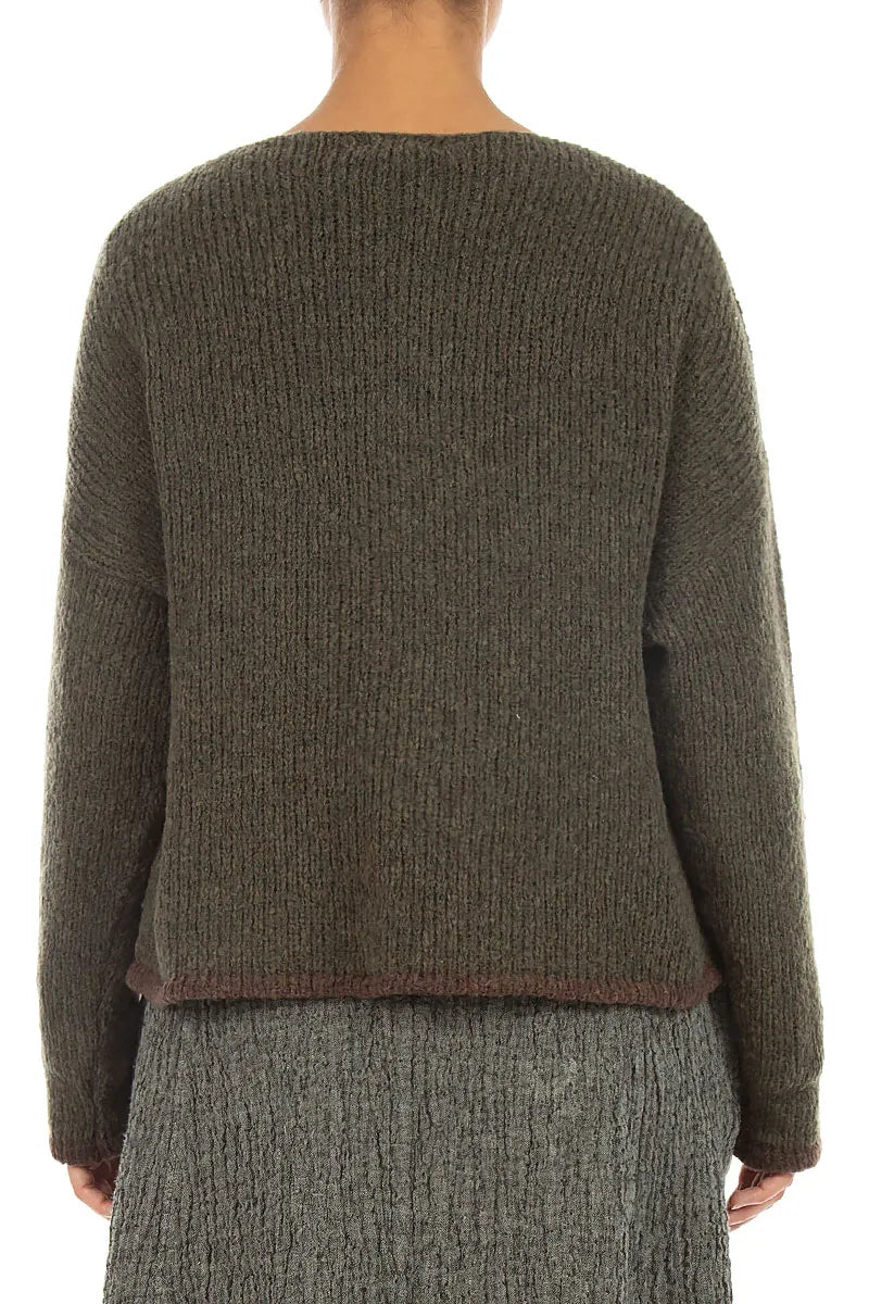 Wollstrickjacke in Khaki mit längerem Rückenteil