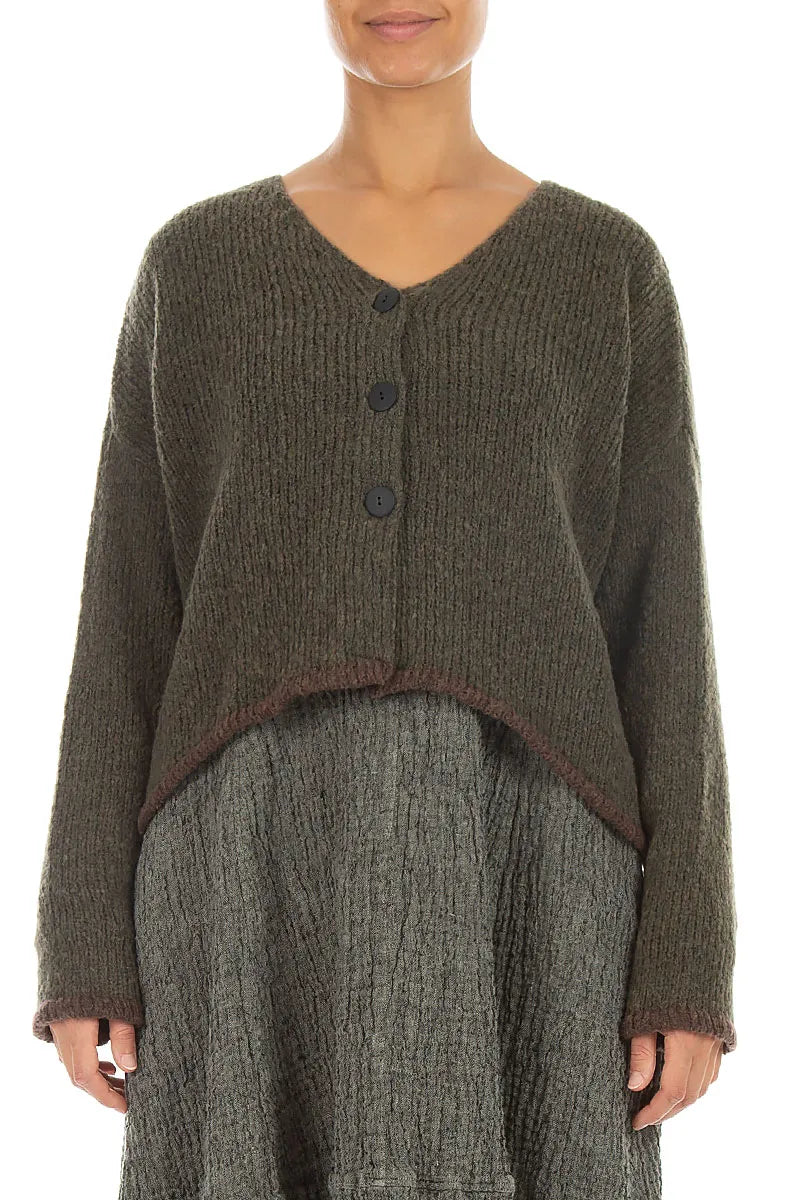 Wollstrickjacke in Khaki mit längerem Rückenteil