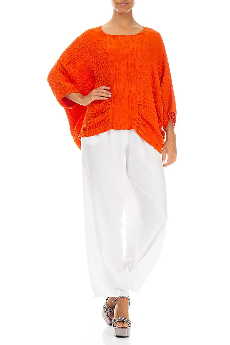 Lockere, gekreppte, flammenorangefarbene Seidenbluse