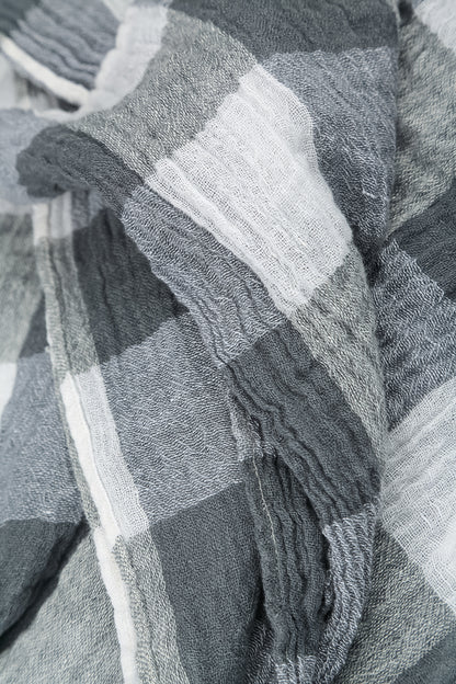 Chemise ample en gaze de lin blanche à grands carreaux