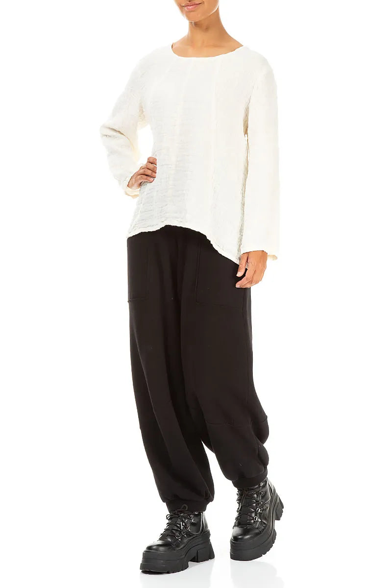 Lockere, cremefarbene Leinenbluse mit Struktur