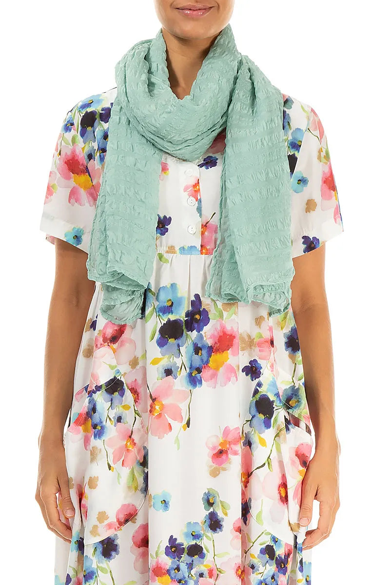 Mintfarbener, heller Seidenschal mit Struktur