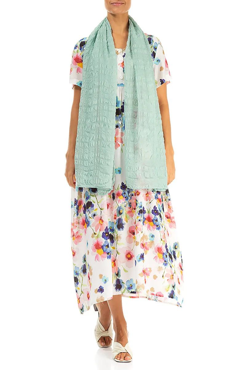 Mintfarbener, heller Seidenschal mit Struktur