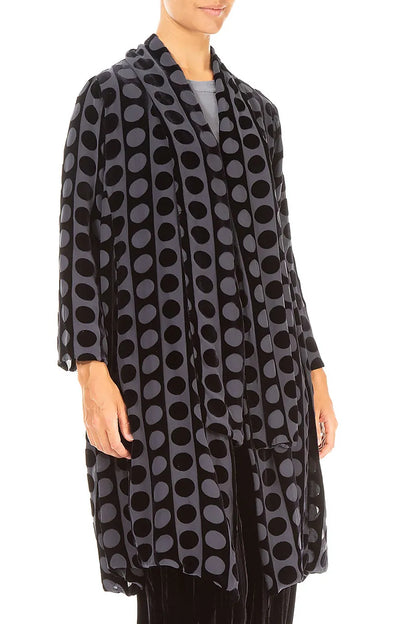 Veste en velours de soie bleu ardoise à lignes bulles dévorées ouverte