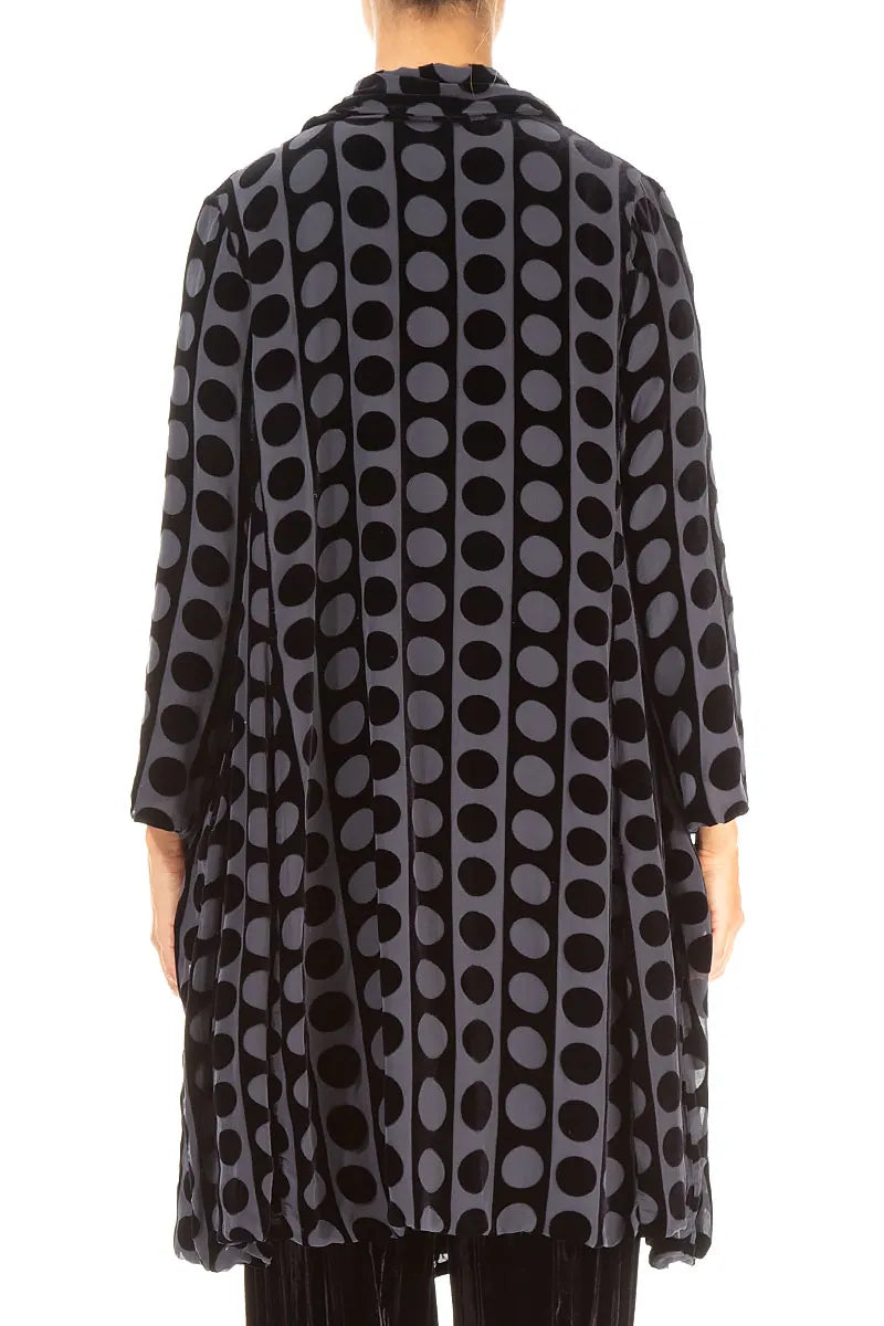 Veste en velours de soie bleu ardoise à lignes bulles dévorées ouverte