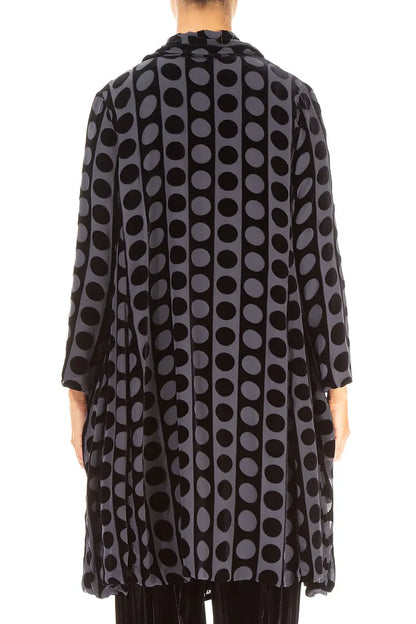 Veste en velours de soie bleu ardoise à lignes bulles dévorées ouverte