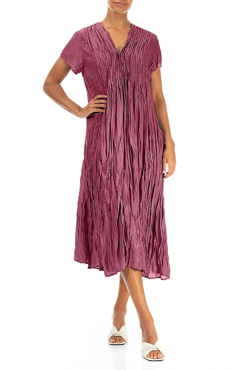 Romantisches Kleid aus reinseidenem Crêpe mit antiken Rubinen