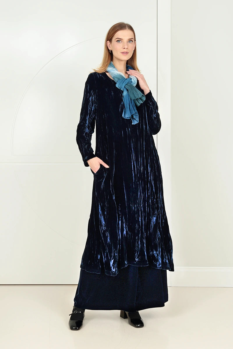 Robe en velours de soie froissé bleu roi