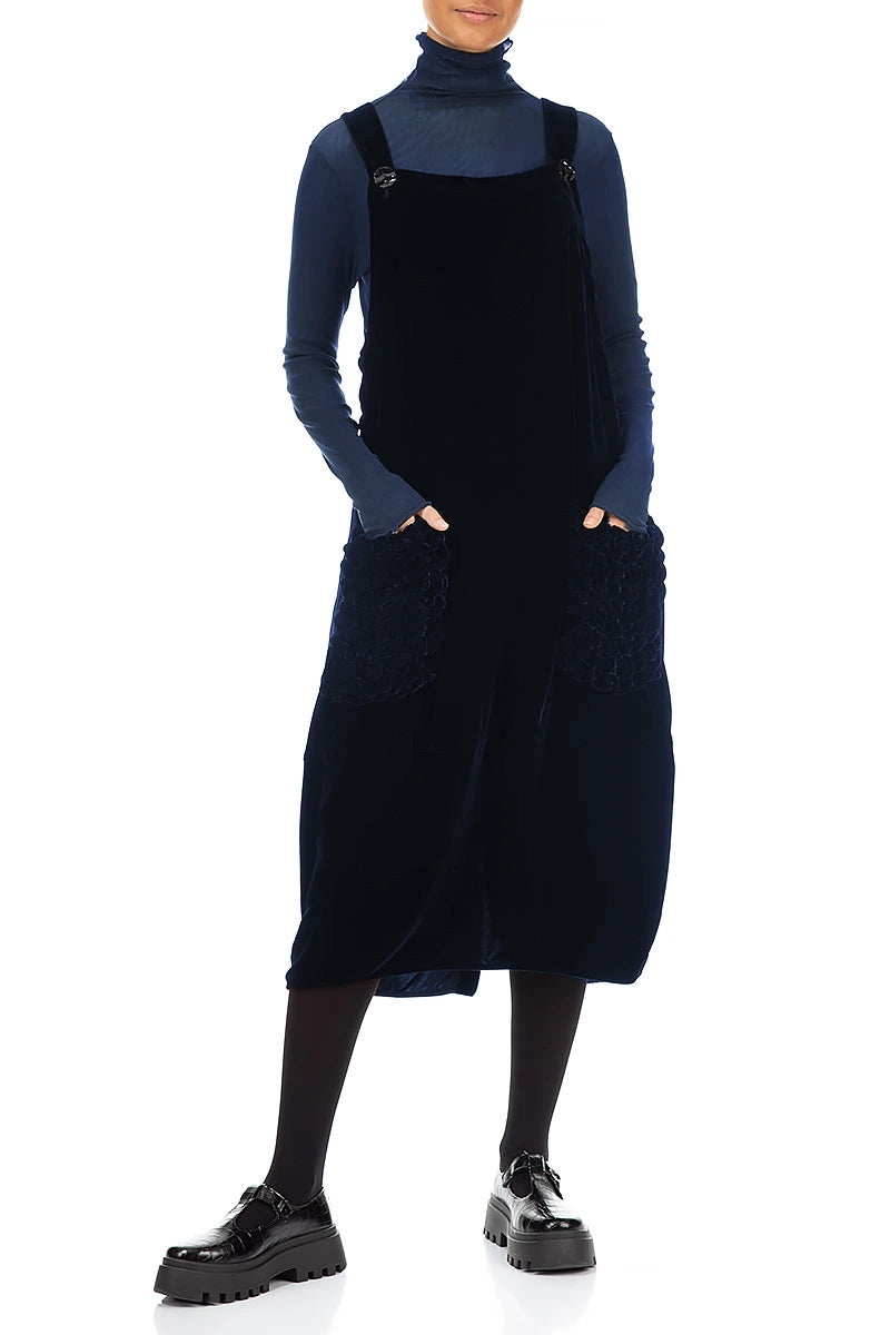 Robe salopette en velours de soie bleu royal avec poches froncées