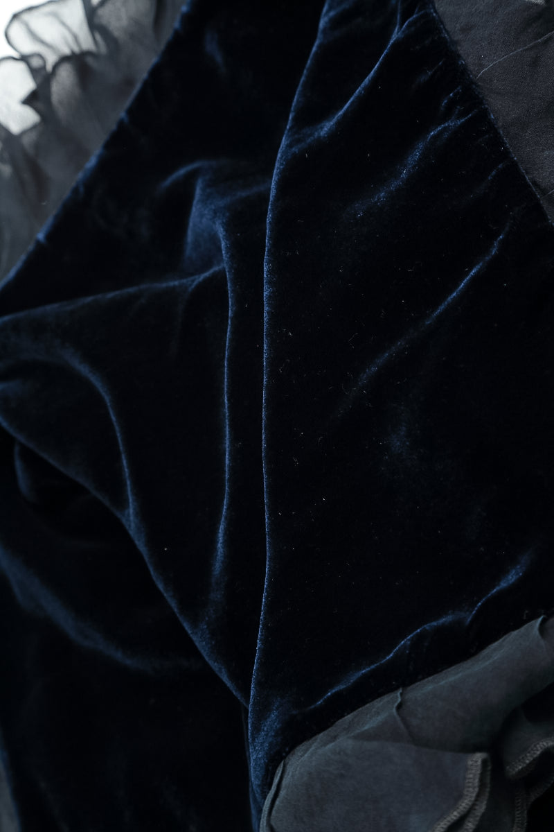 Écharpe en velours de soie bleu roi à volants