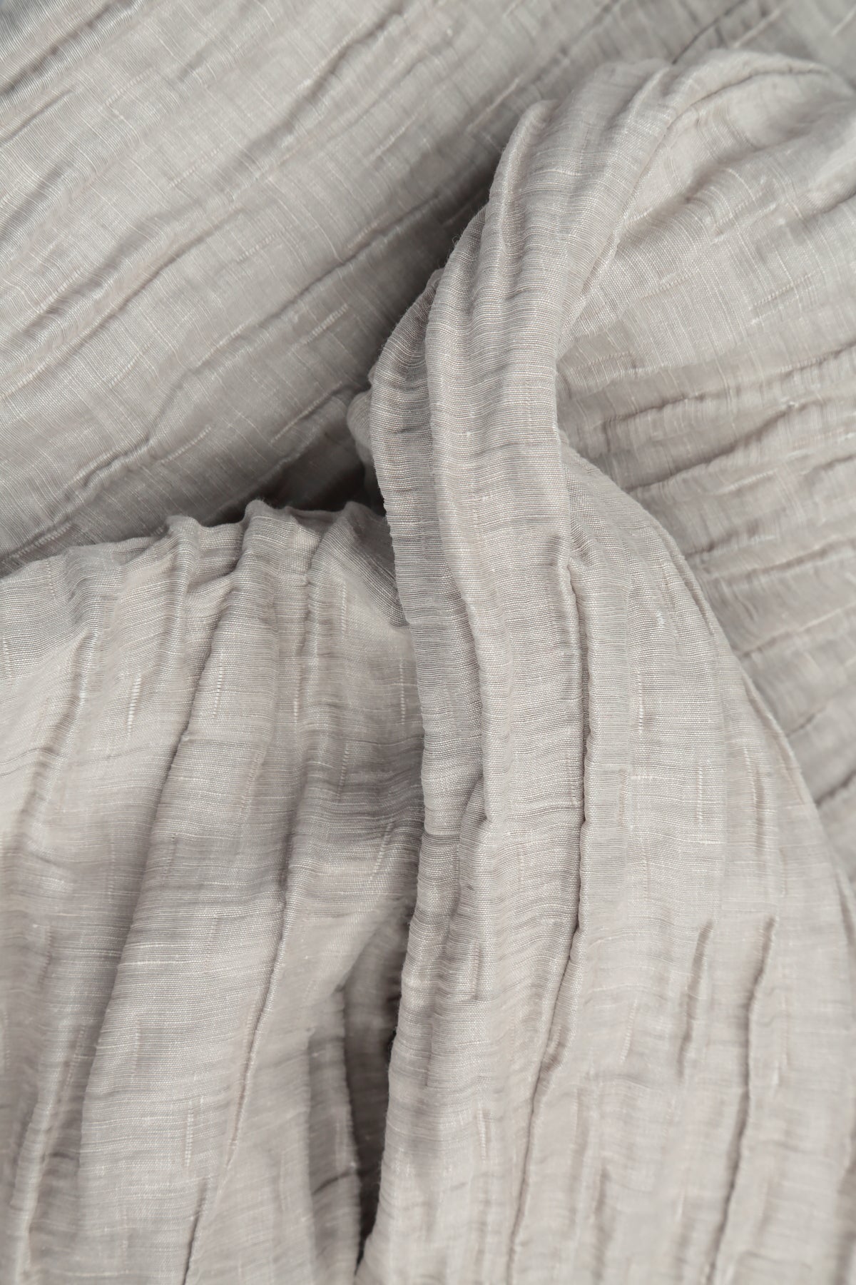 Robe sans manches en soie et lin beige froissé, à volants bouffants