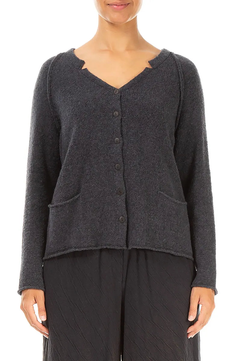 Cardigan en laine gris foncé avec détails de coutures