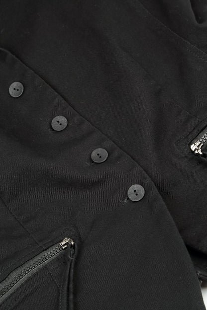 Taillierte schwarze Denimjacke aus Baumwolle