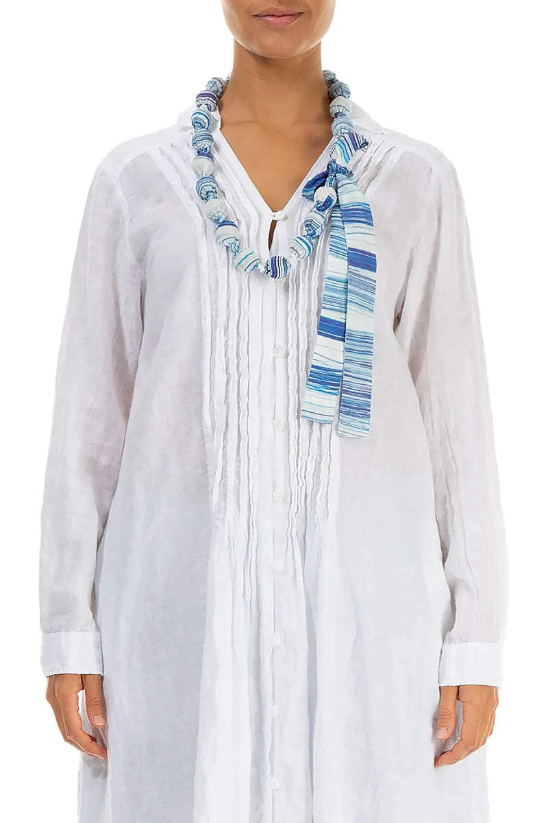 Collier court en perles de bambou et de soie, bleu, à rayures délavées