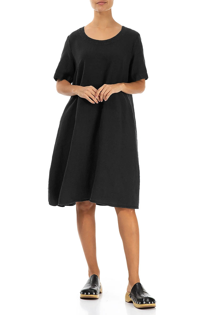 Robe en lin noir à manches courtes
