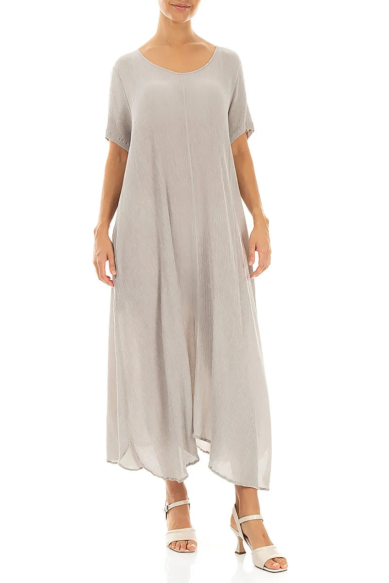 Kurzärmliges ausgestelltes Kleid aus beiger Seidenviskose