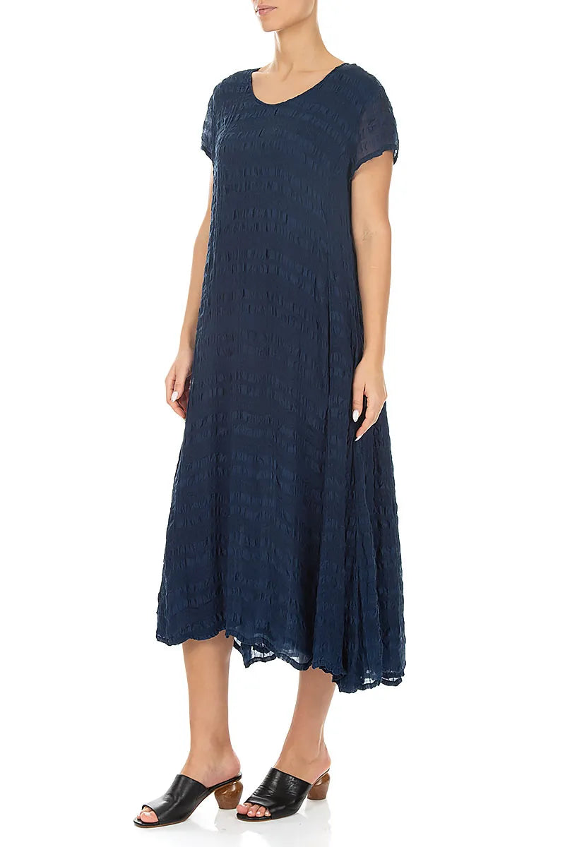 Robe en soie légère bleu marine à manches courtes